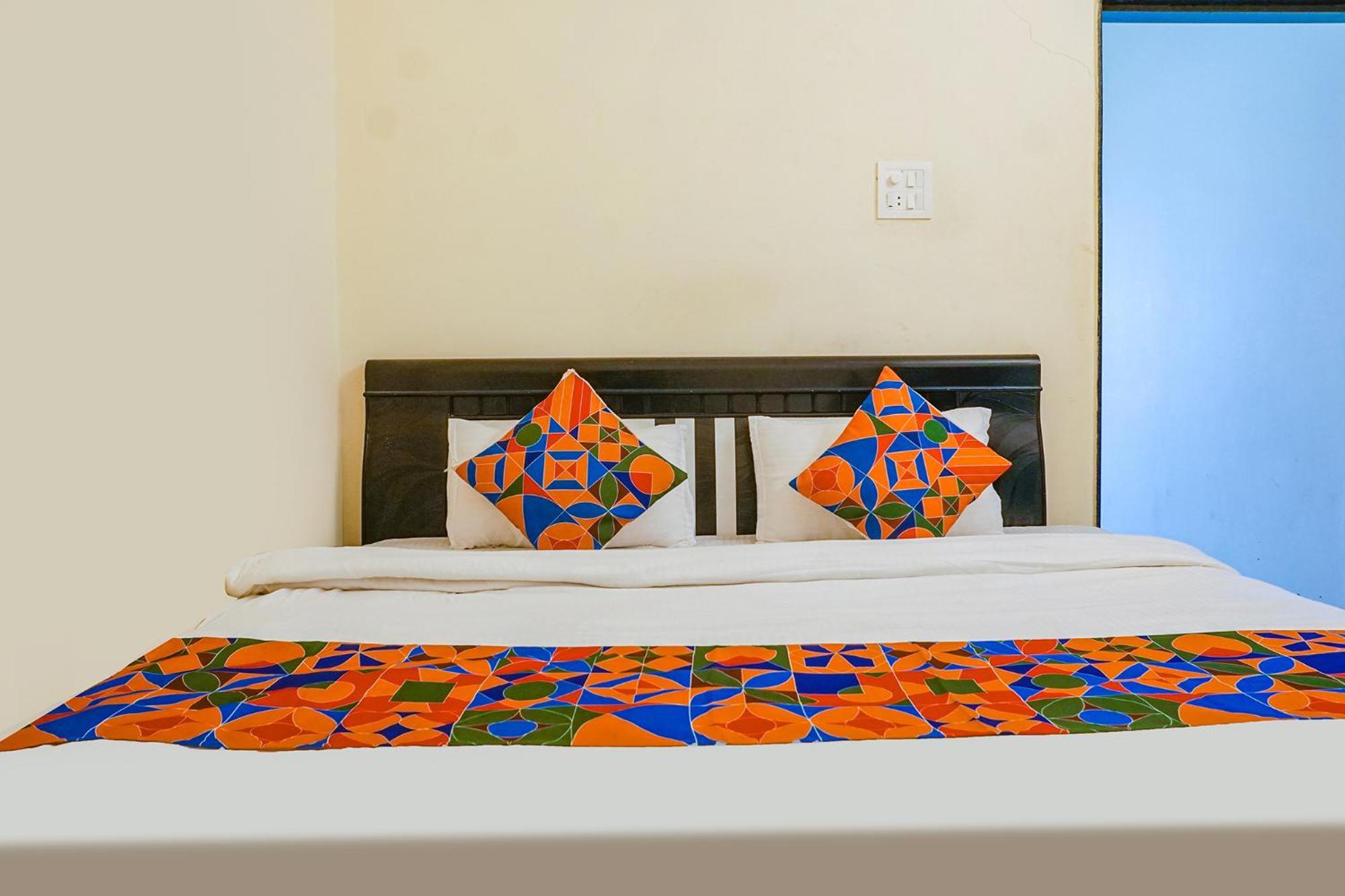 Fabexpress Vaishnav Inn Talegaon Dabhade Exteriör bild