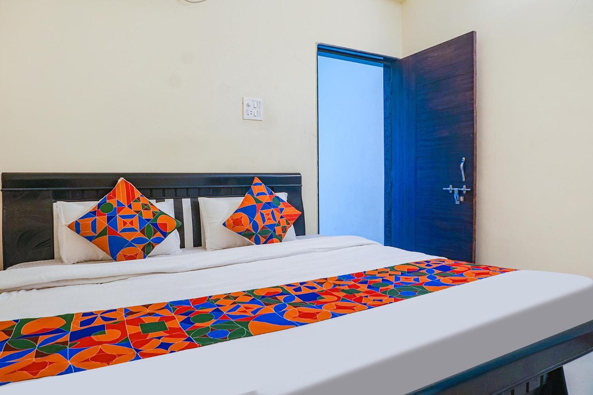 Fabexpress Vaishnav Inn Talegaon Dabhade Exteriör bild