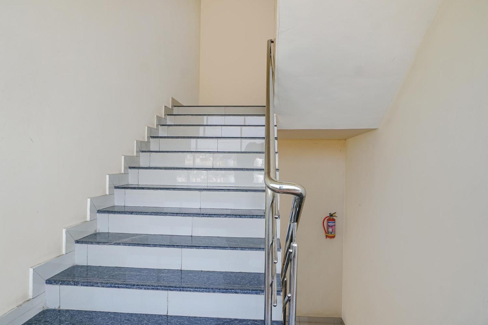Fabexpress Vaishnav Inn Talegaon Dabhade Exteriör bild