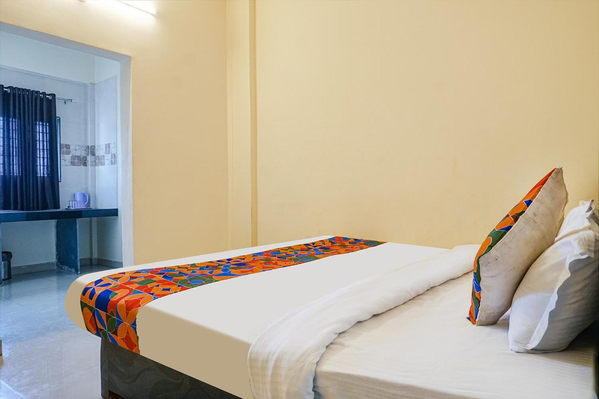 Fabexpress Vaishnav Inn Talegaon Dabhade Exteriör bild