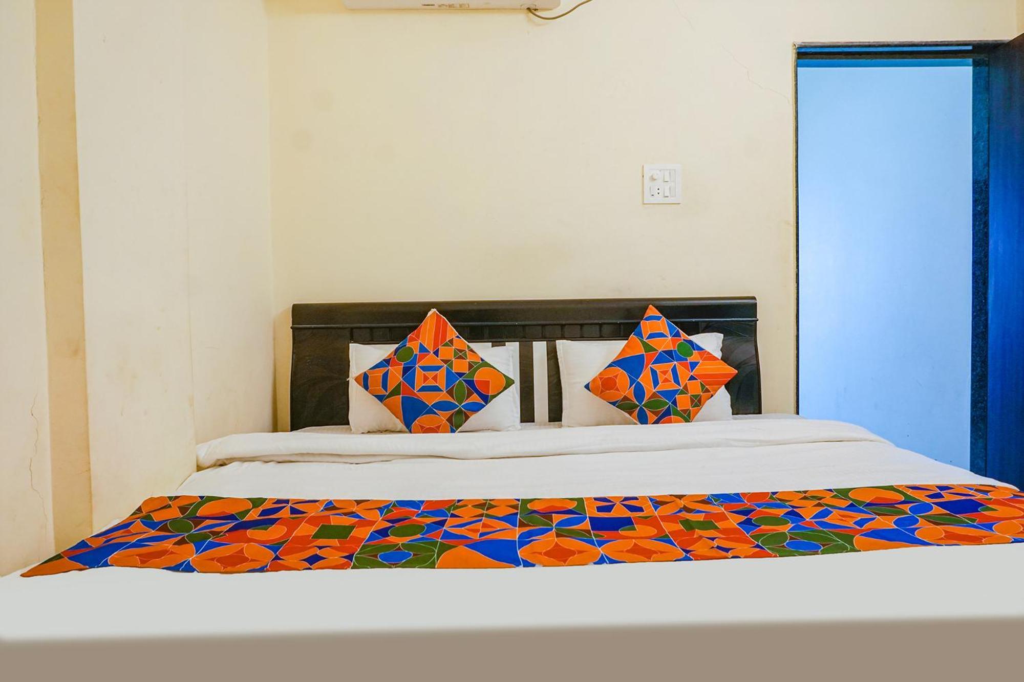 Fabexpress Vaishnav Inn Talegaon Dabhade Exteriör bild