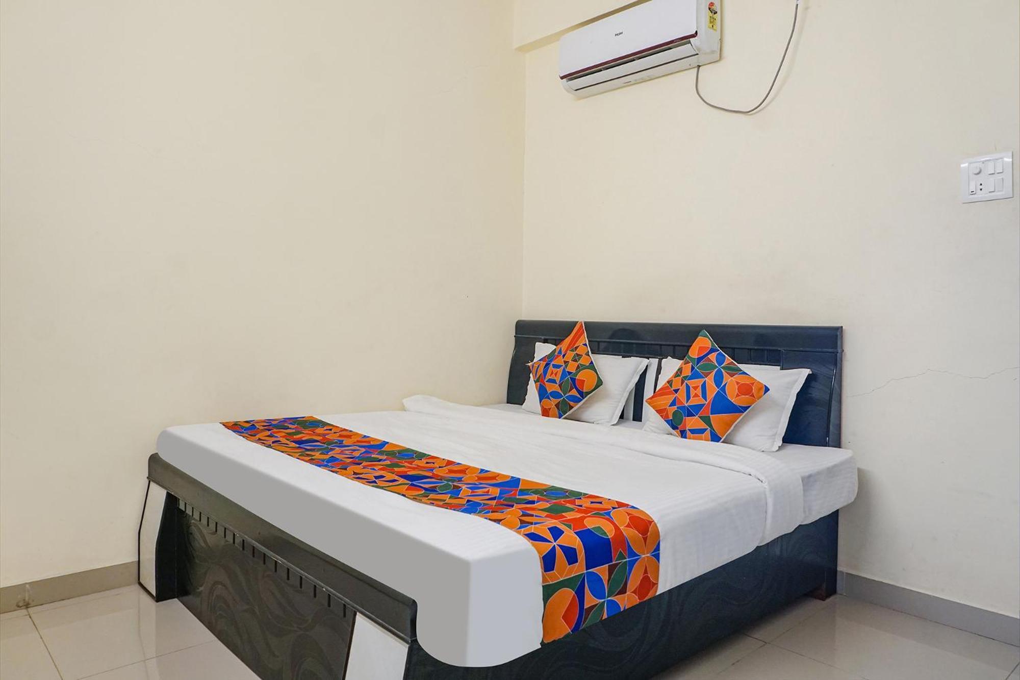 Fabexpress Vaishnav Inn Talegaon Dabhade Exteriör bild